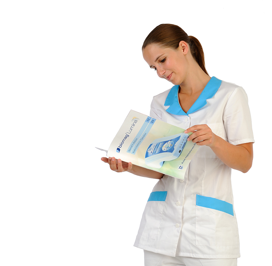 Nurse-with-manual_931